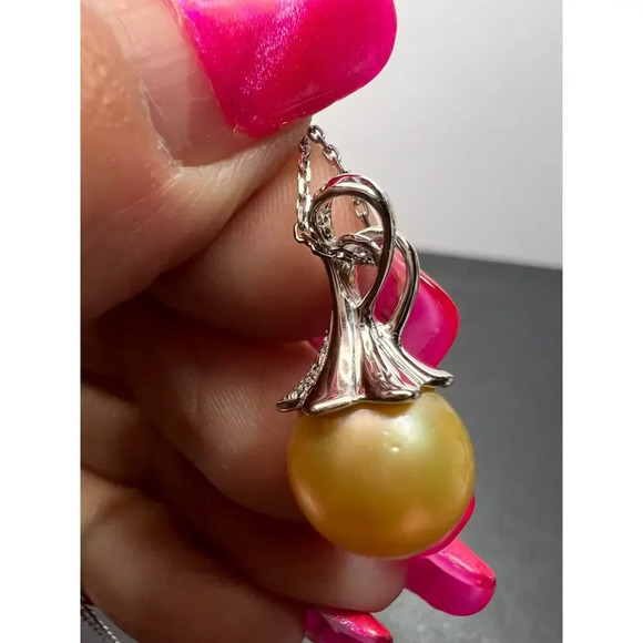 South seas pearl pendant and chain in sterling silver - Picture 10 of 11